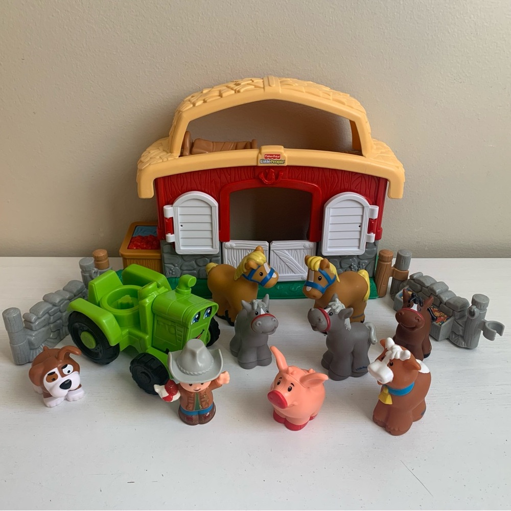 Fisher-Price Little People Horse Stable w/Sound Farmer Animals Tractor Fence